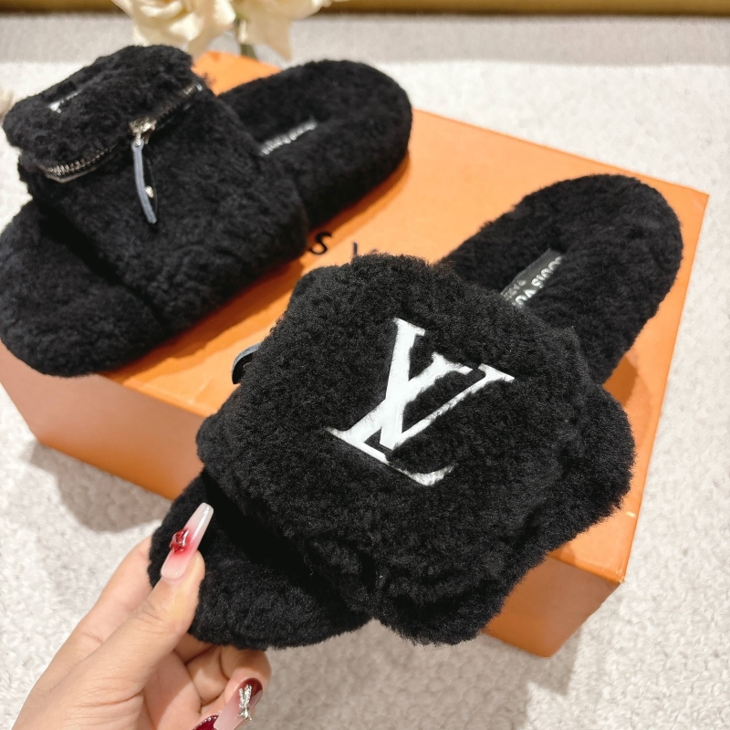 l0vis Vvtt0n slippers